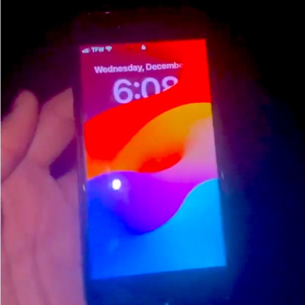 iPhone, black SE glass back 2022 5g most go now !